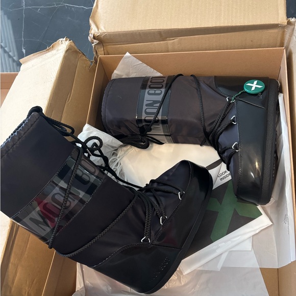 Moon Boot Box - Picture 4 of 5